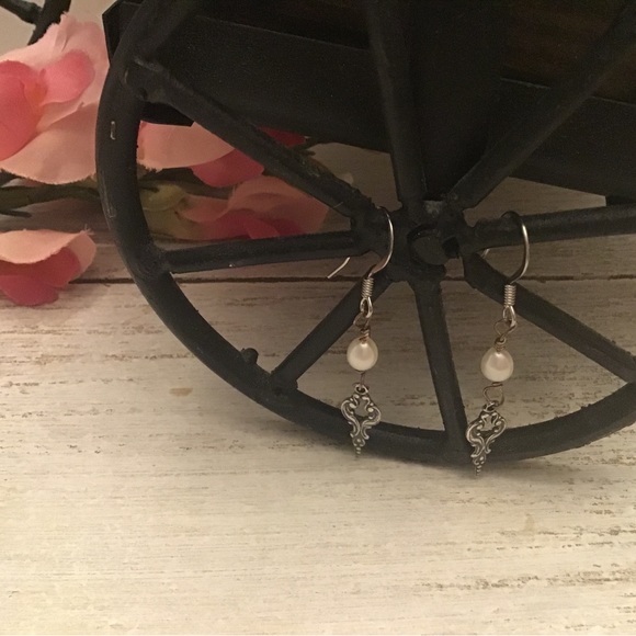 🌙[2/$44.00]🌙 Freshwater Pearls Earrings - Picture 2 of 4